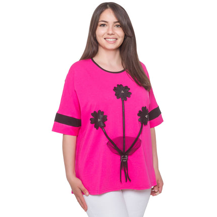 Ροζ μπλούζα από το Maxi Market με λουλουδάτα μοτίβα, όψη από μπροστά.